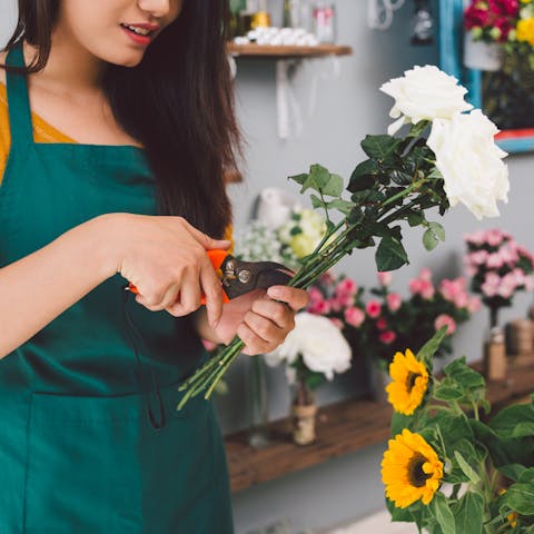 How to Keep Cut Flowers Fresh: A Guide to Help