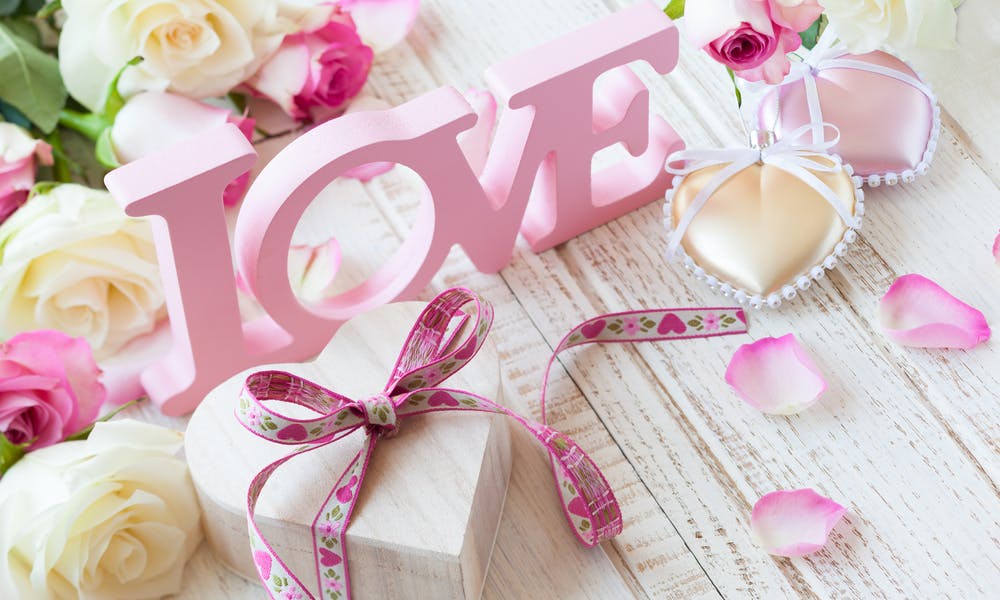 Lernen Sie die schönsten Ideen zum Valentinstag kennen, um Ihre Liebste glücklich zu machen Banner