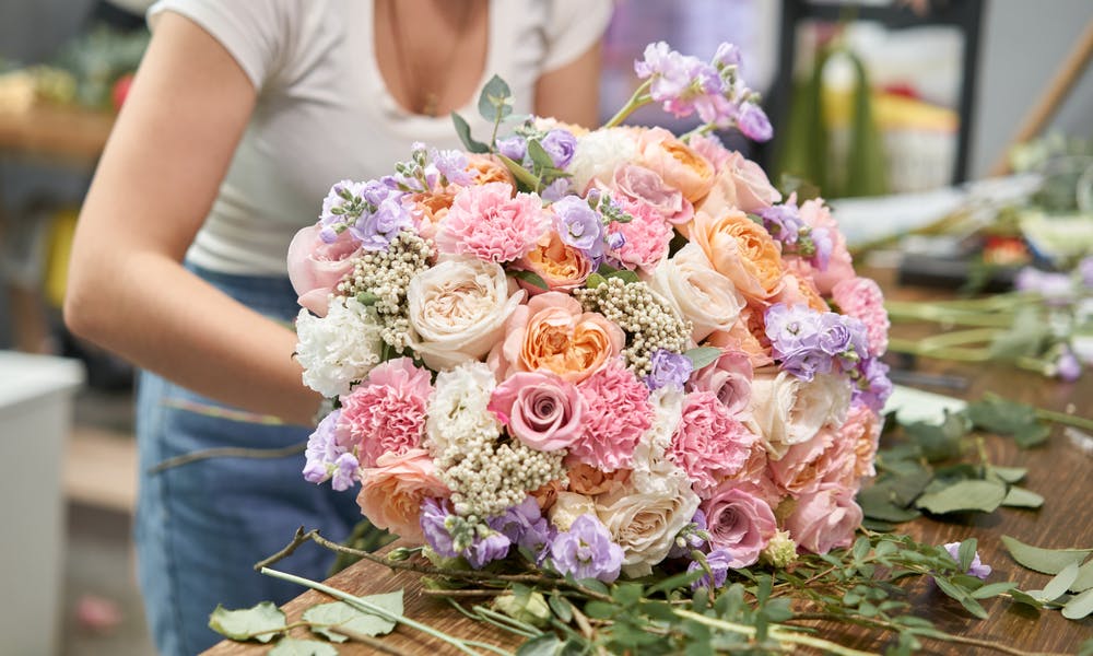 How to Arrange Flowers like a Pro Banner