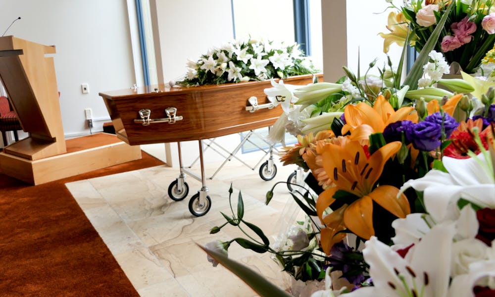Blumen für ein Bestattungsinstitut-Banner