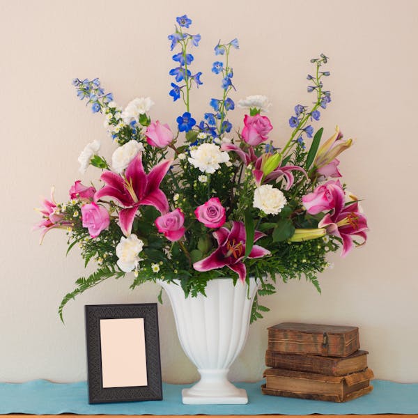 How to Arrange Pretty Flowers in a Vase