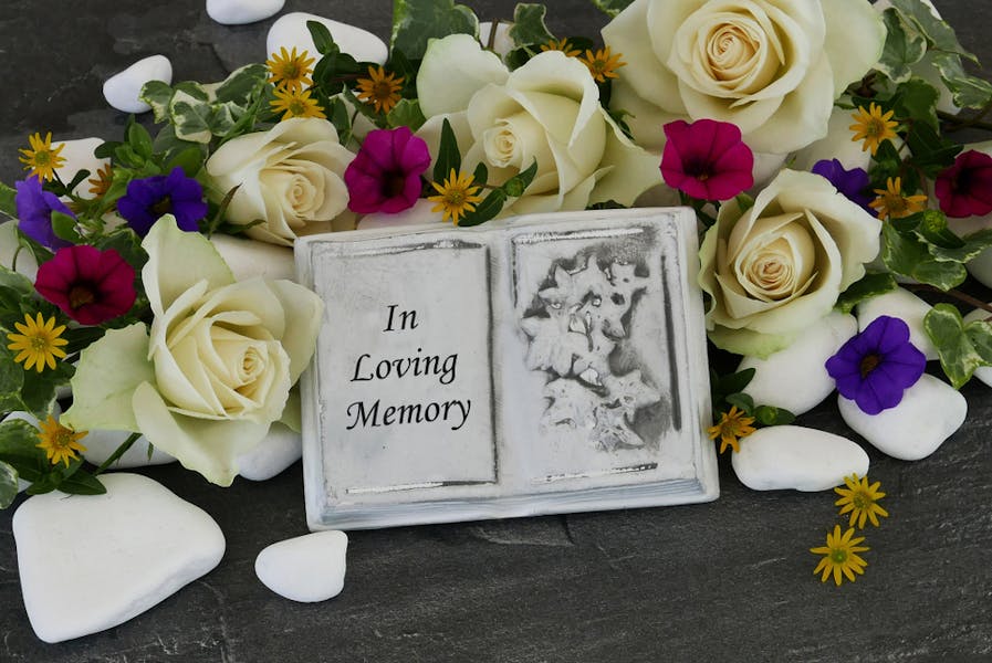 Express Your Condolences with a Flower Arrangement