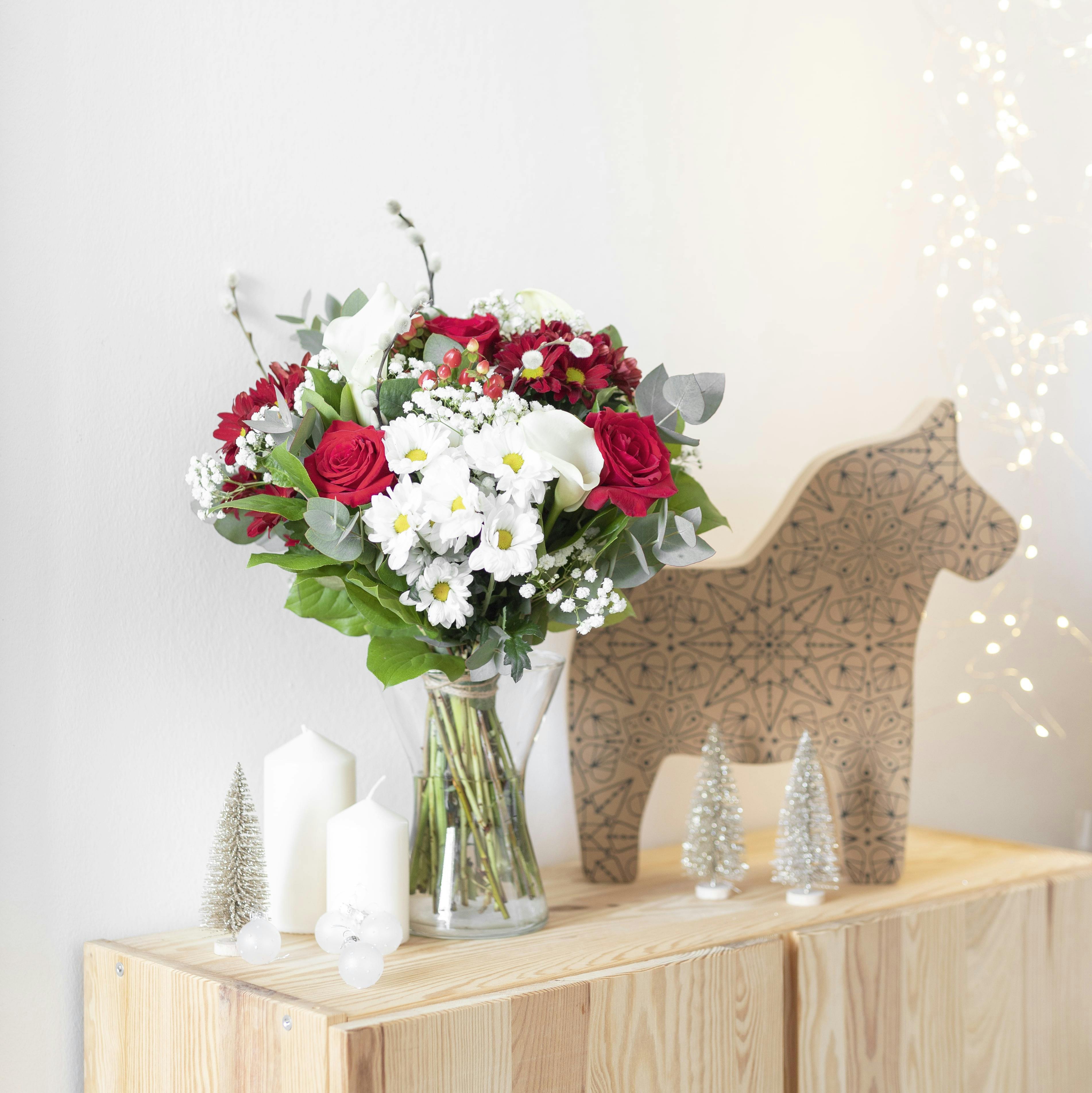rosas y calas con luces navideñas