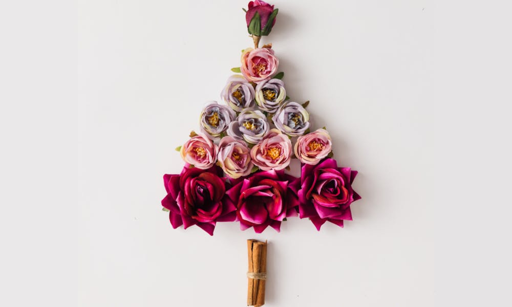 How to Decorate your Christmas Tree with Flowers Banner