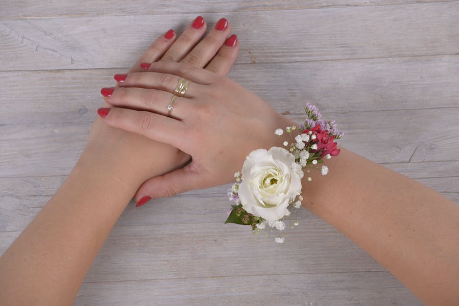 DIY With Flowers: Floral Bracelet