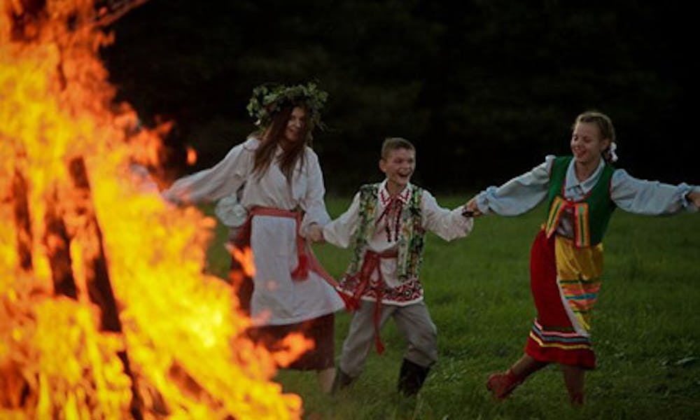 Lato i kwiaty: starożytna tradycja Baner