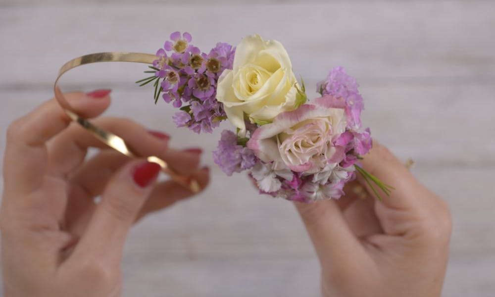 Fai-da-te con fiori: cerchietto floreale