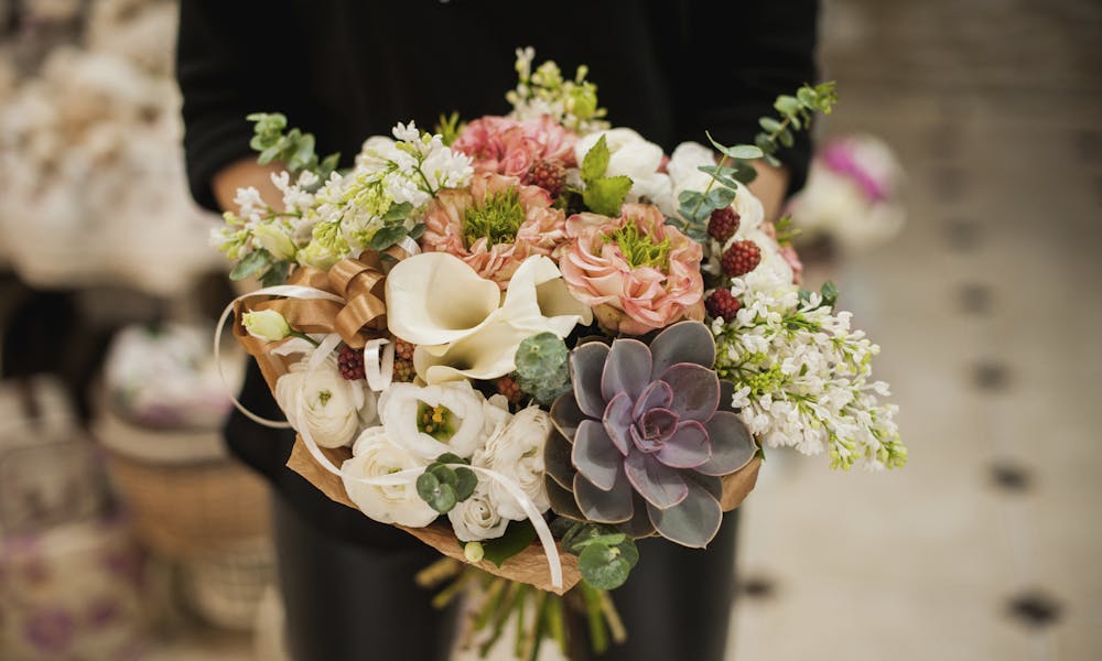 Nella festa della mamma, sorprendila con un mazzo di fiori