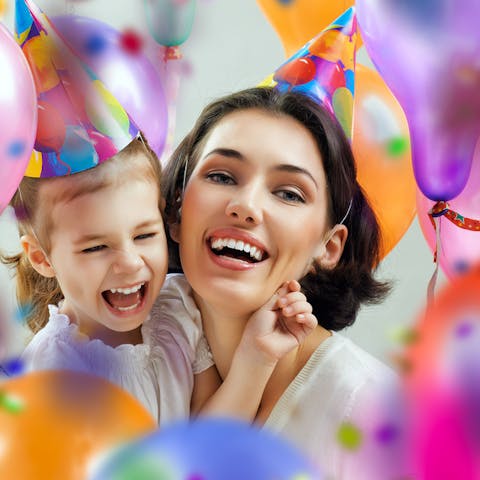 Augurare buon compleanno a una ragazza di nome Elena