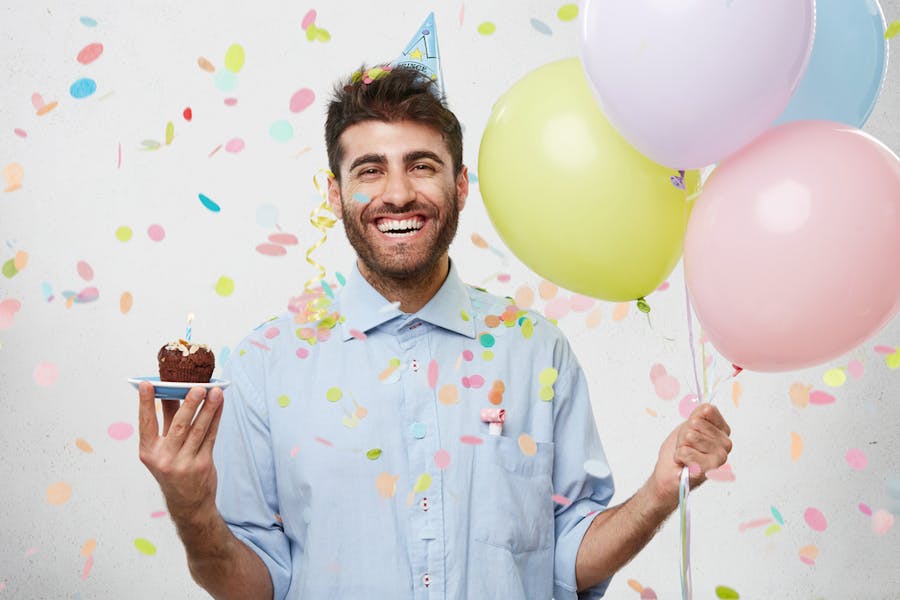 Ecco come dire nel miglior modo possibile “auguri di buon compleanno” a un uomo