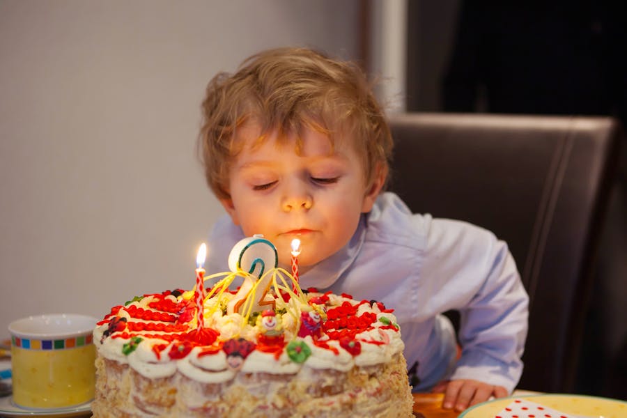 Augurare buon compleanno quando si festeggiano 2 anni