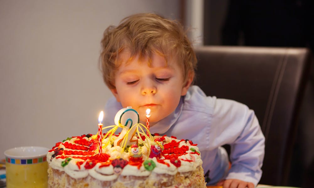 Augurare buon compleanno quando si festeggiano 2 anni