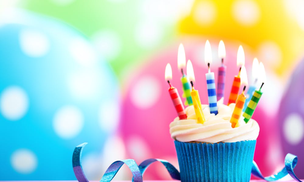 Prepara una torta di compleanno veloce in pochi minuti