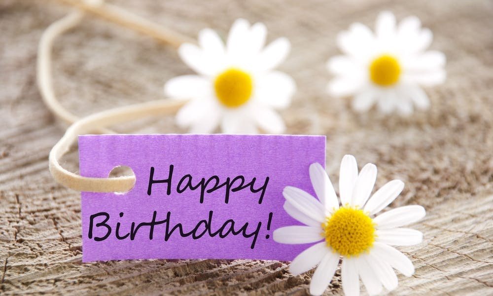 Come augurare buon compleanno con le frasi giuste