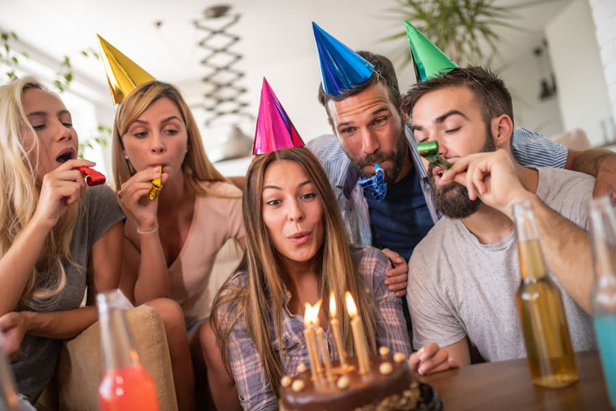 Le frasi giuste per il compleanno della tua amica