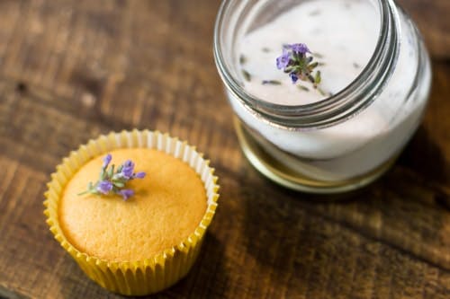 Zucchero e torta di lavanda