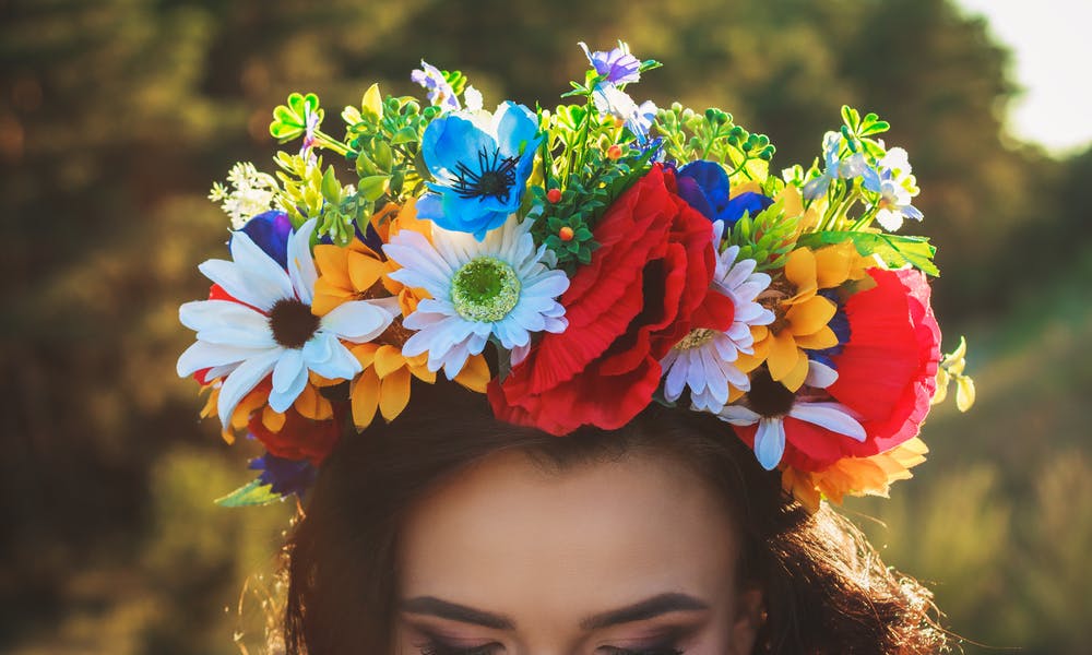 Comment réaliser une couronne de fleurs ? – DIY