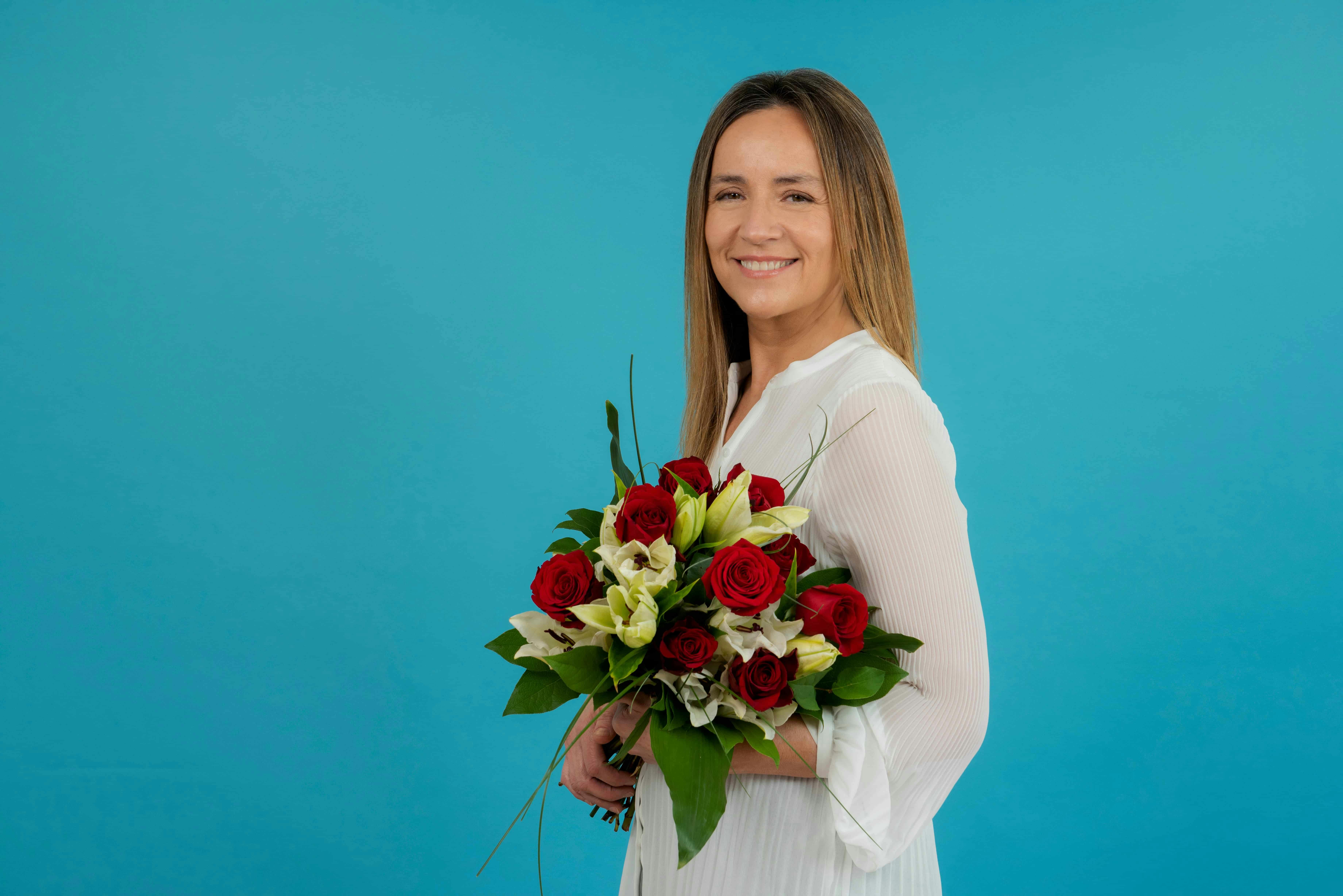 Anna with roses and lilies