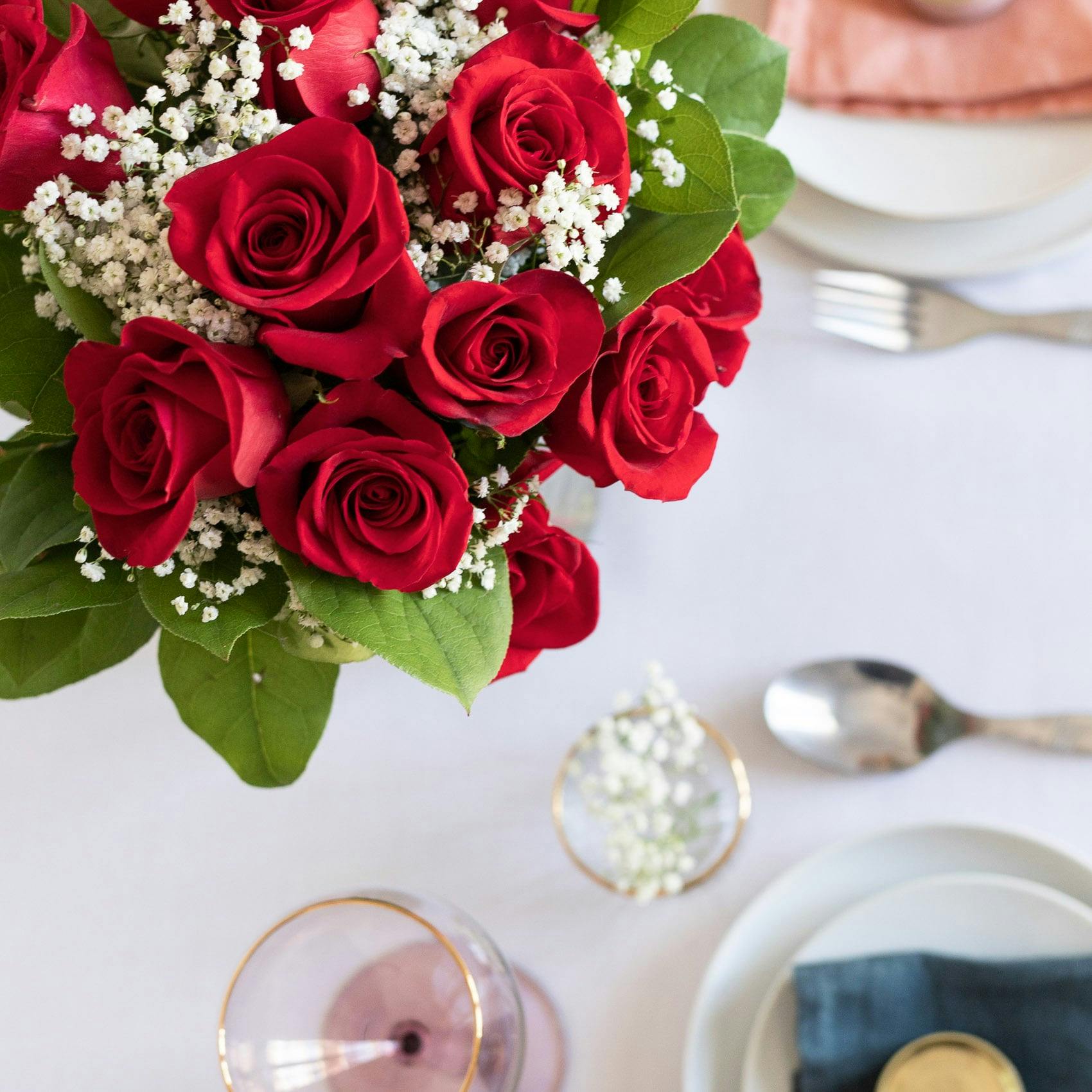 red roses and gypsophila 