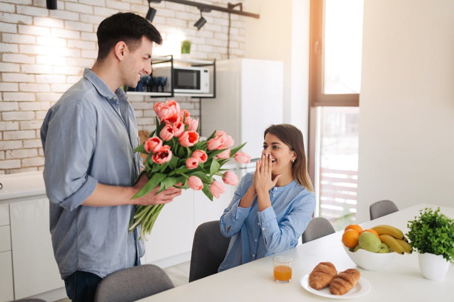 Que Regalar a tu Novio por su Cumpleaños: ¿Las Flores Son Opción?