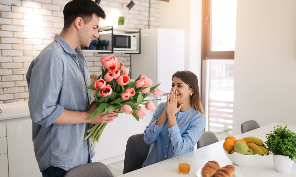 Que Regalar a tu Novio por su Cumpleaños: ¿Las Flores Son Opción?