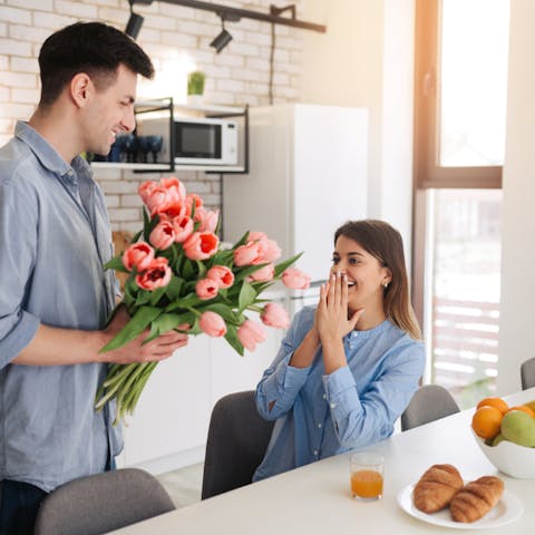 Que Regalar a tu Novio por su Cumpleaños: ¿Las Flores Son Opción?