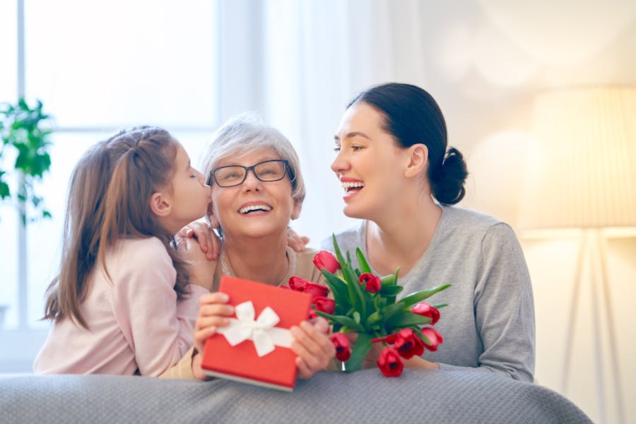 Regalos Para Abuelas: Como Sorprenderla en su Día