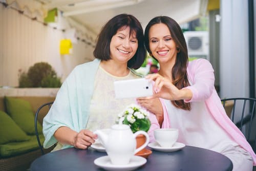 mom and daughter selfie