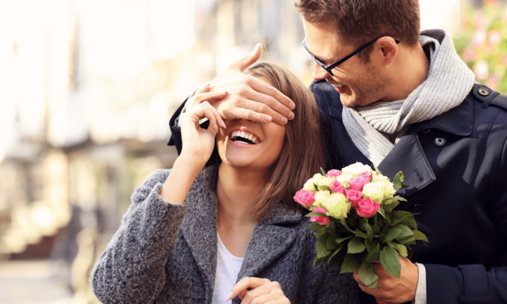 Impresiónala con flores en la primera cita