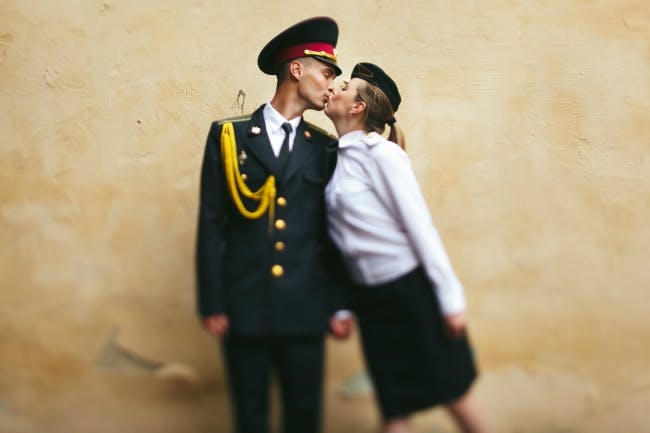 Pareja de soldados en San Valentín