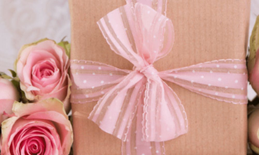 Regalos a domicilio: 10 detalles para acompañar tu ramo de flores