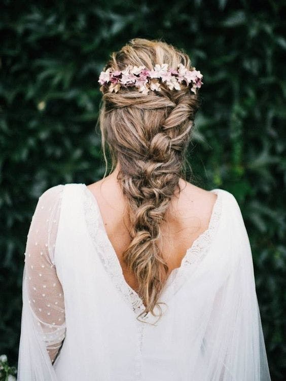 trenza boho con pasador flores