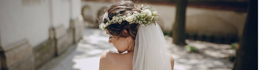 Los mejores peinados de novia con flores