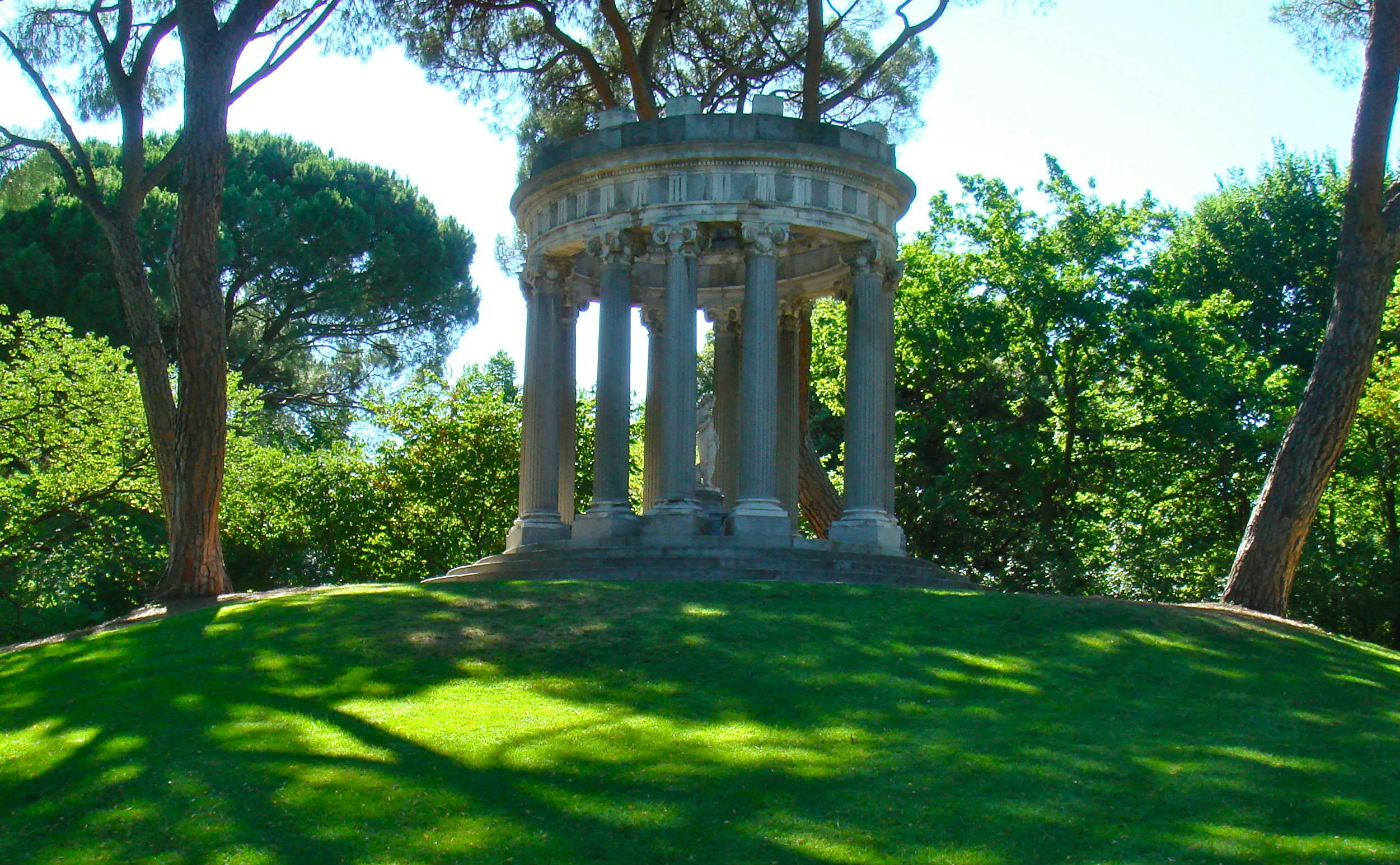 Monumento_del_Parque_de_El_Capricho red