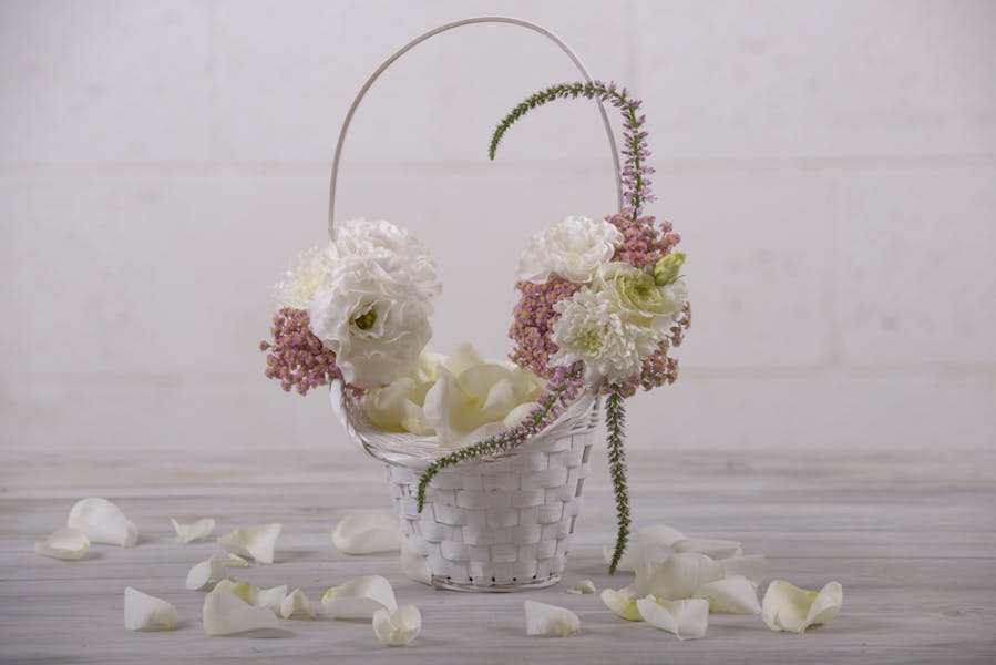 Hazlo tú mismo con flores: cesta de boda con flores