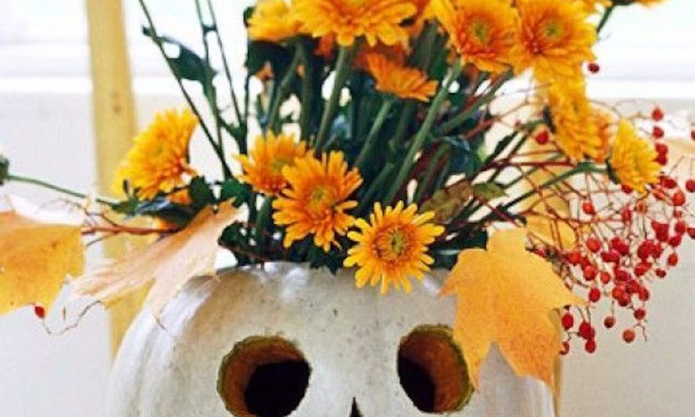 Incluso los monstruos de Halloween aman las flores