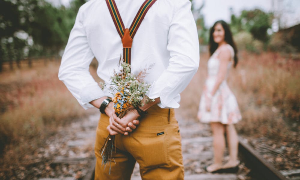 Premier rendez-vous : comment faire bonne impression avec des fleurs ?