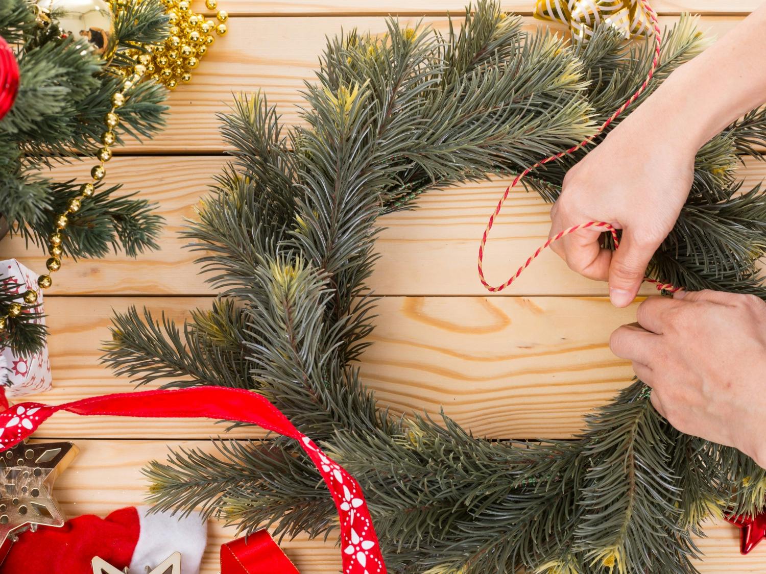 Wie Sie einen DIY Weihnachtskranz basteln können