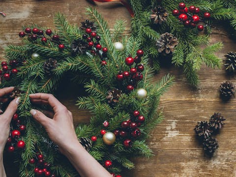 Wie Sie einen DIY Weihnachtskranz basteln können