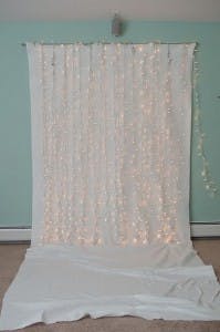 33-DIY-Sparkling-String-Light-Photo-Booth-Backdrop