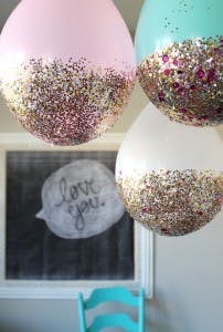 https://boda-a-la-vista.blogs.elle.es/2016/02/28/15-ideas-con-mucho-estilo-para-utilizar-globos-en-tu-boda/?utm_source=Facebook&utm_medium=social%2Bmedia&utm_content=broadcast&utm_campaign=new%2Barticle