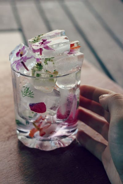 Blumen im Cocktail