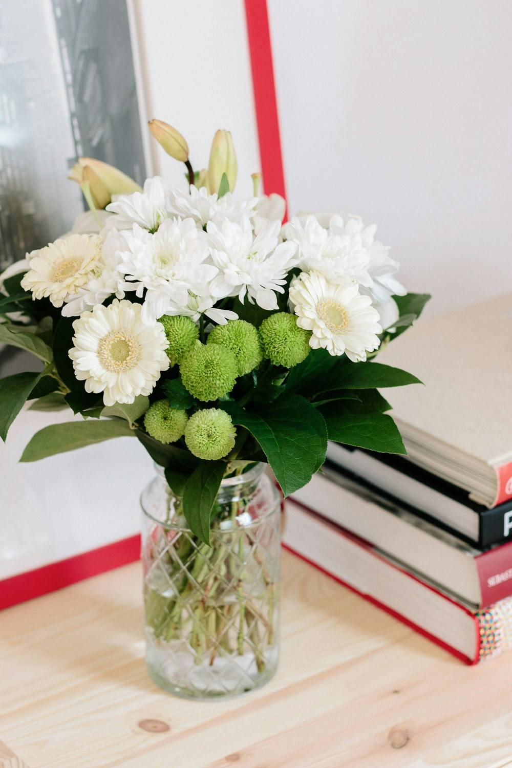 White gerberas and chrysanthemums