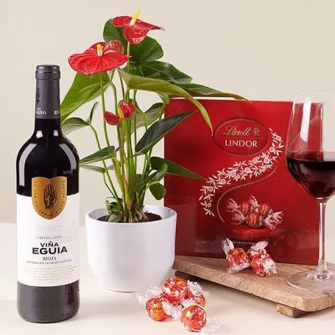 Corazones rojos, Anthurium y vino tinto