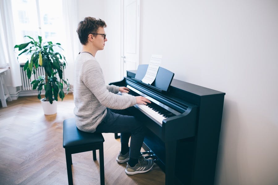 How to sit at the piano bench