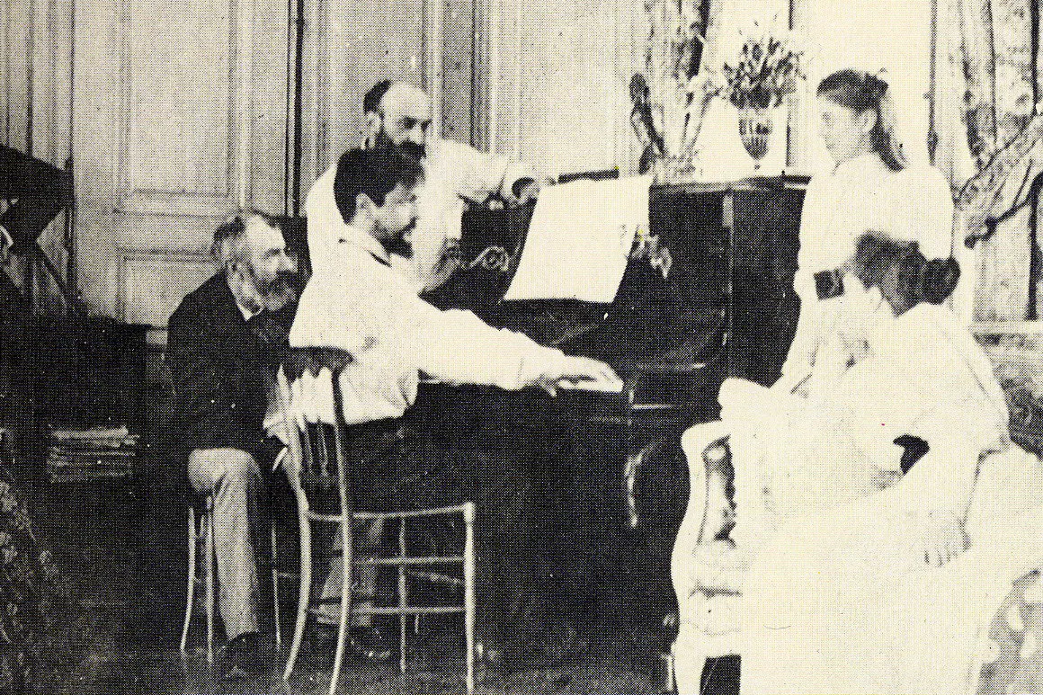 Claude Debussy: The 10 Piano Pieces You Need to Learn | flowkey