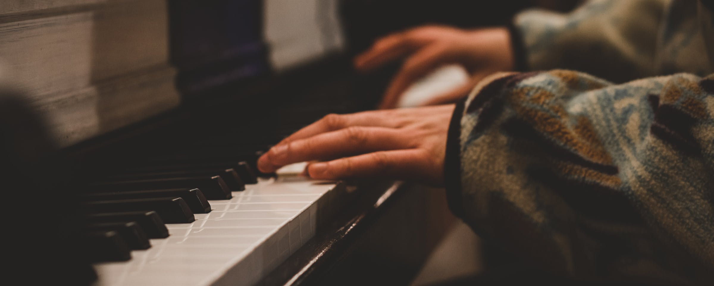 colchón Desviarse escarcha Juegos para piano: cómo tocar el piano de oído (guía rápida) | flowkey