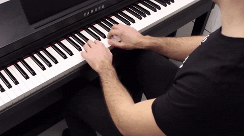  Bewegung der Arme entlang des Klaviers