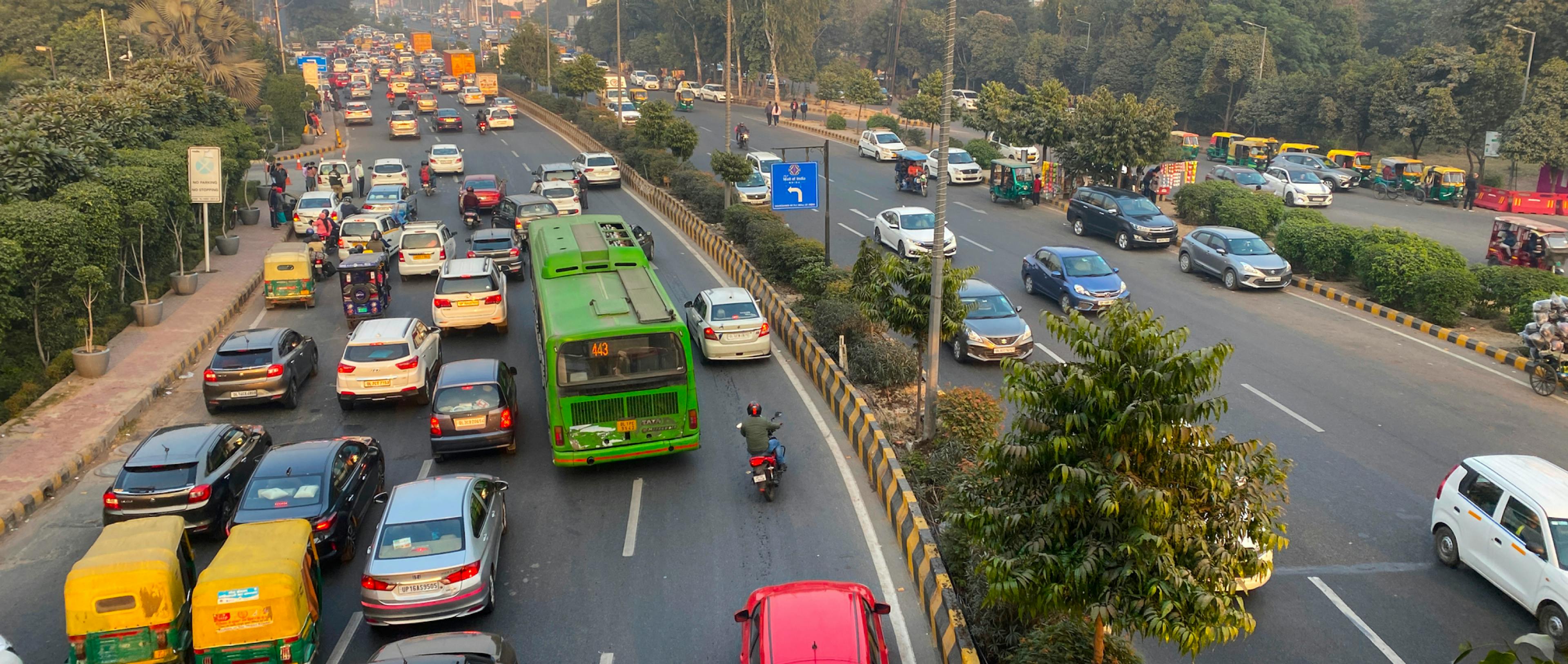 An image of various vehicles on the highway. 