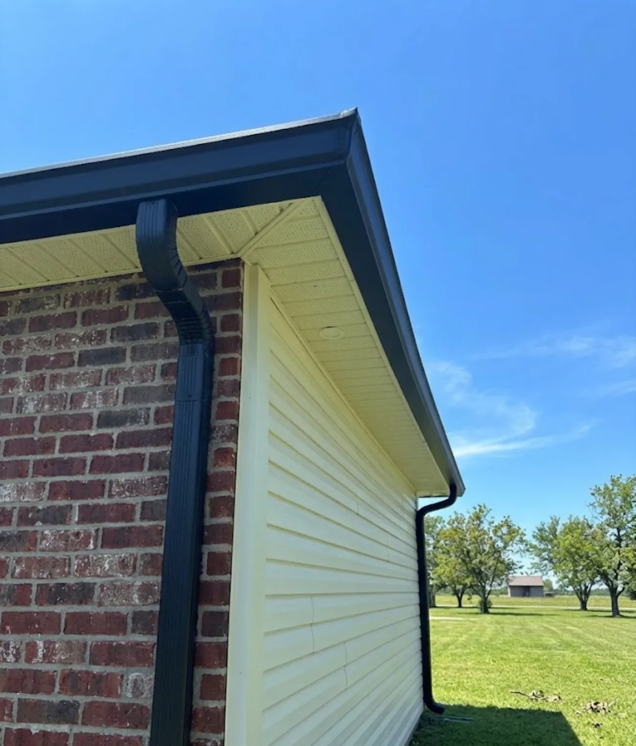 Seamless gutter system